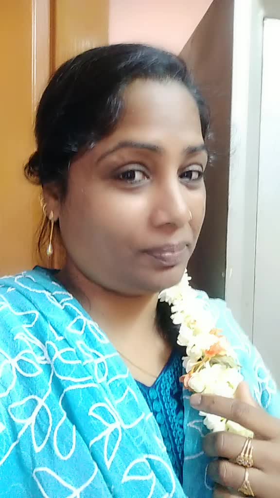 @vallishaheena