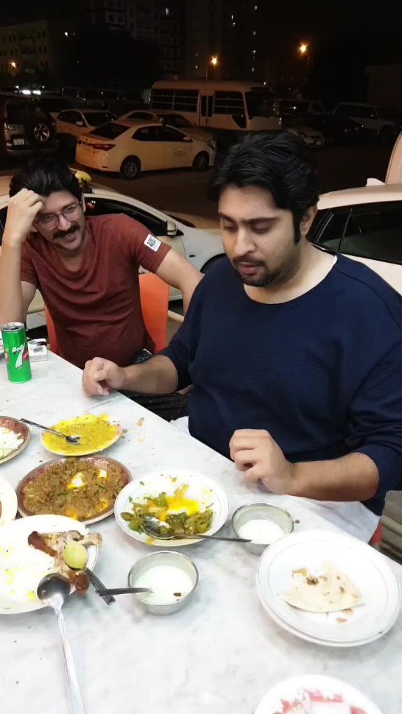 @UJQ