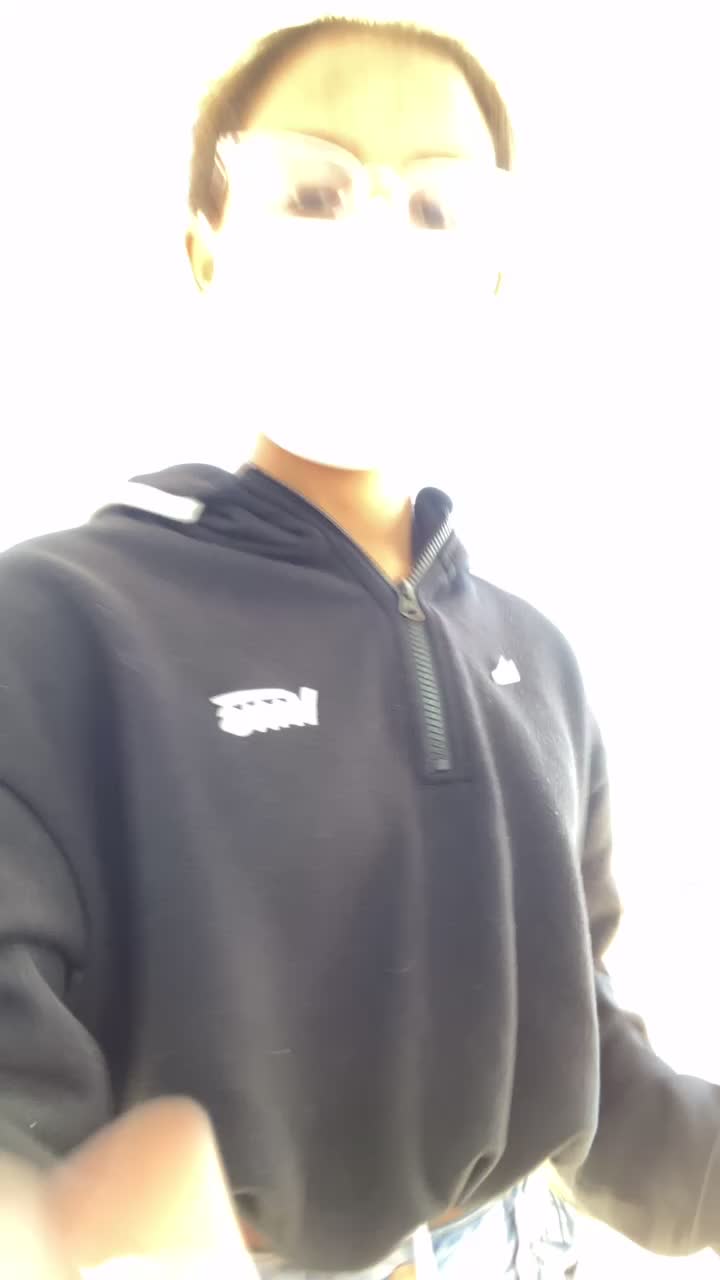 @anon._xx.jay.xx follow her