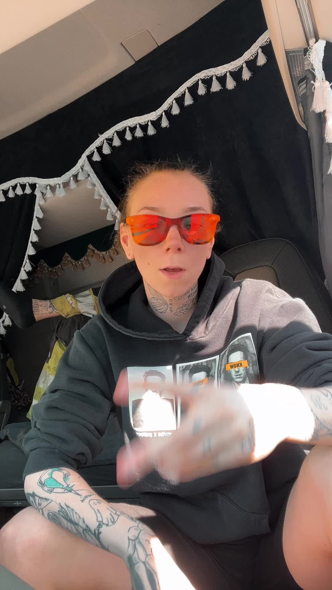 @Lizzieboss