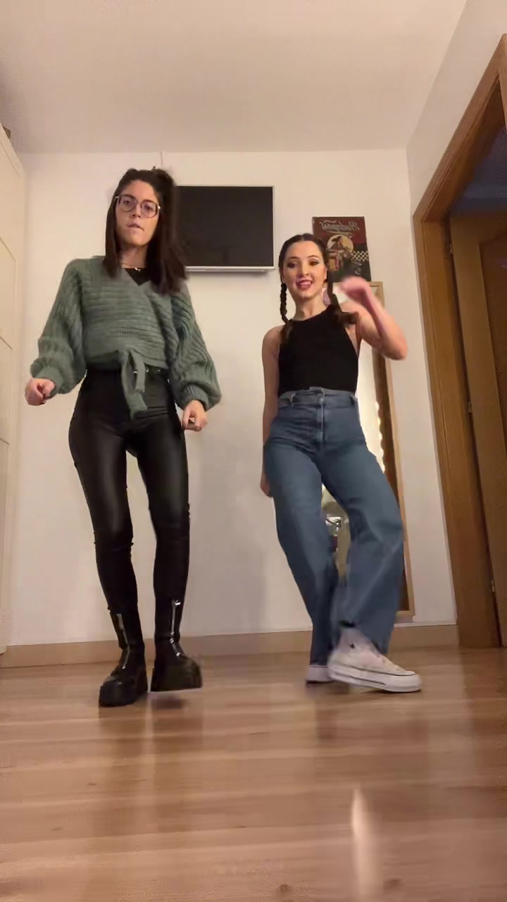 @elenatroyano