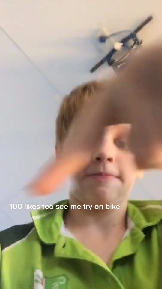 @therandomfeetnewacco