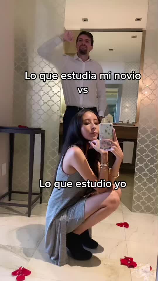 @daphnebarq