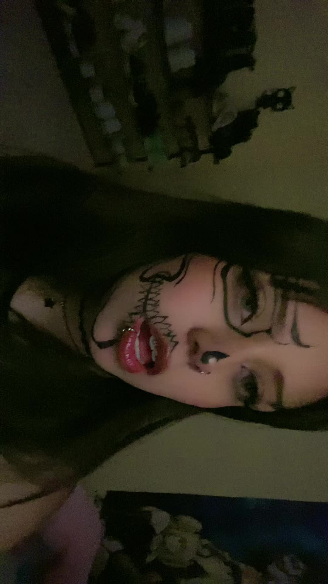 @𝔅𝔢𝔱𝔦 🕷️