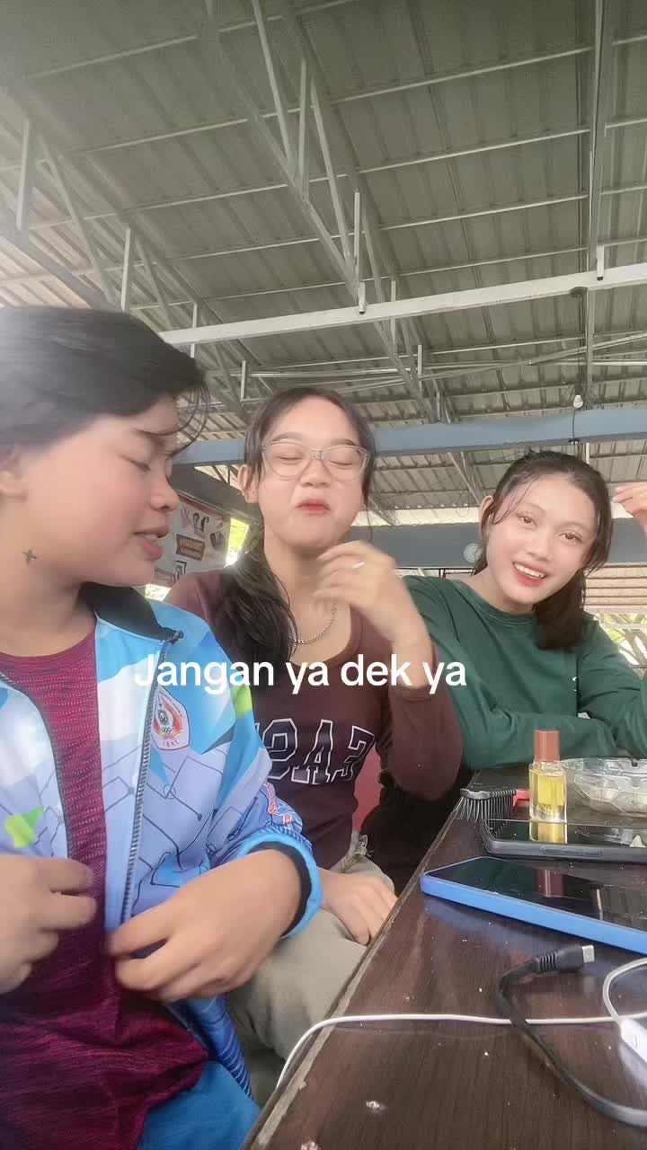 @ReskiAmeliaPutri029