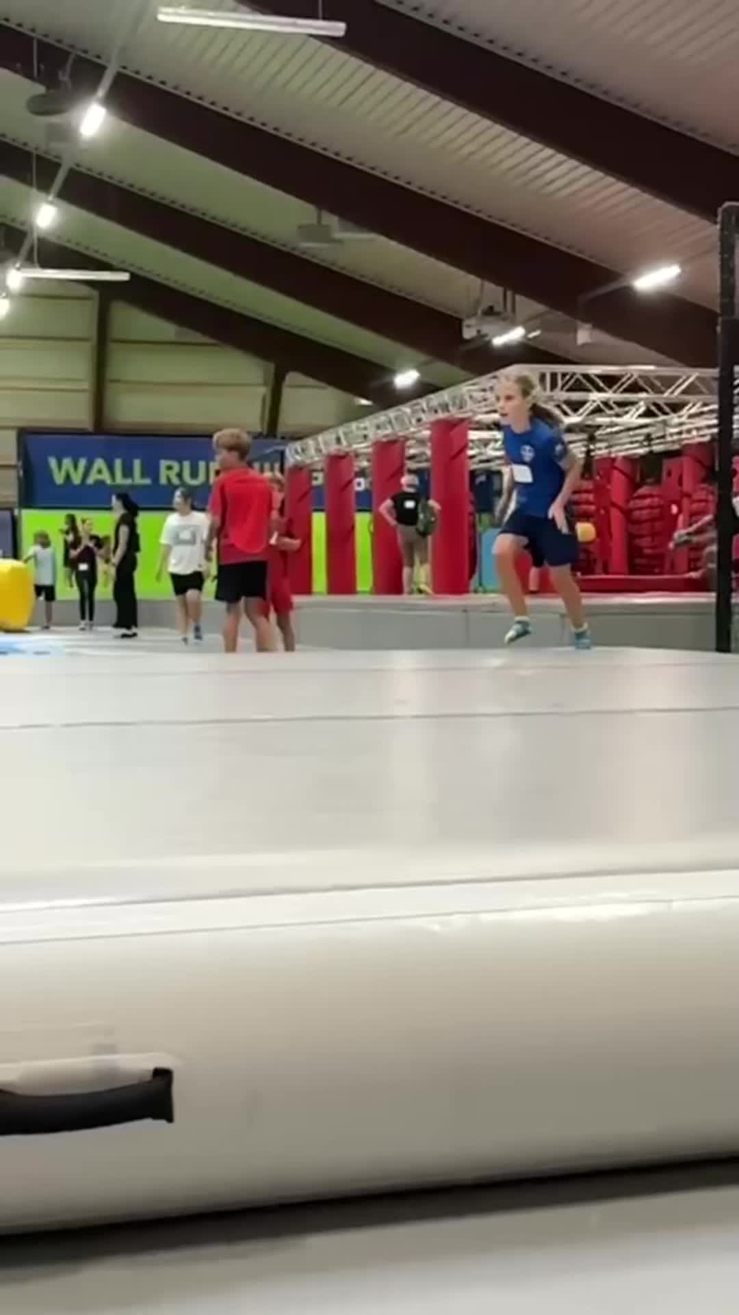 @emely.flips._