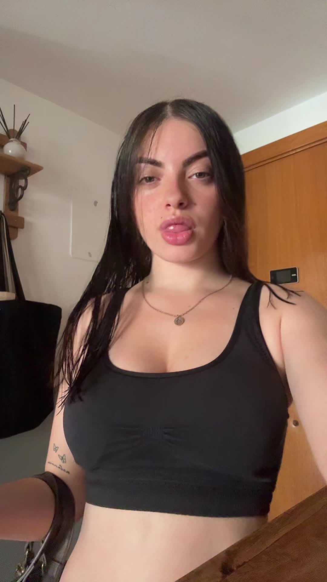 @danielaarosteguii