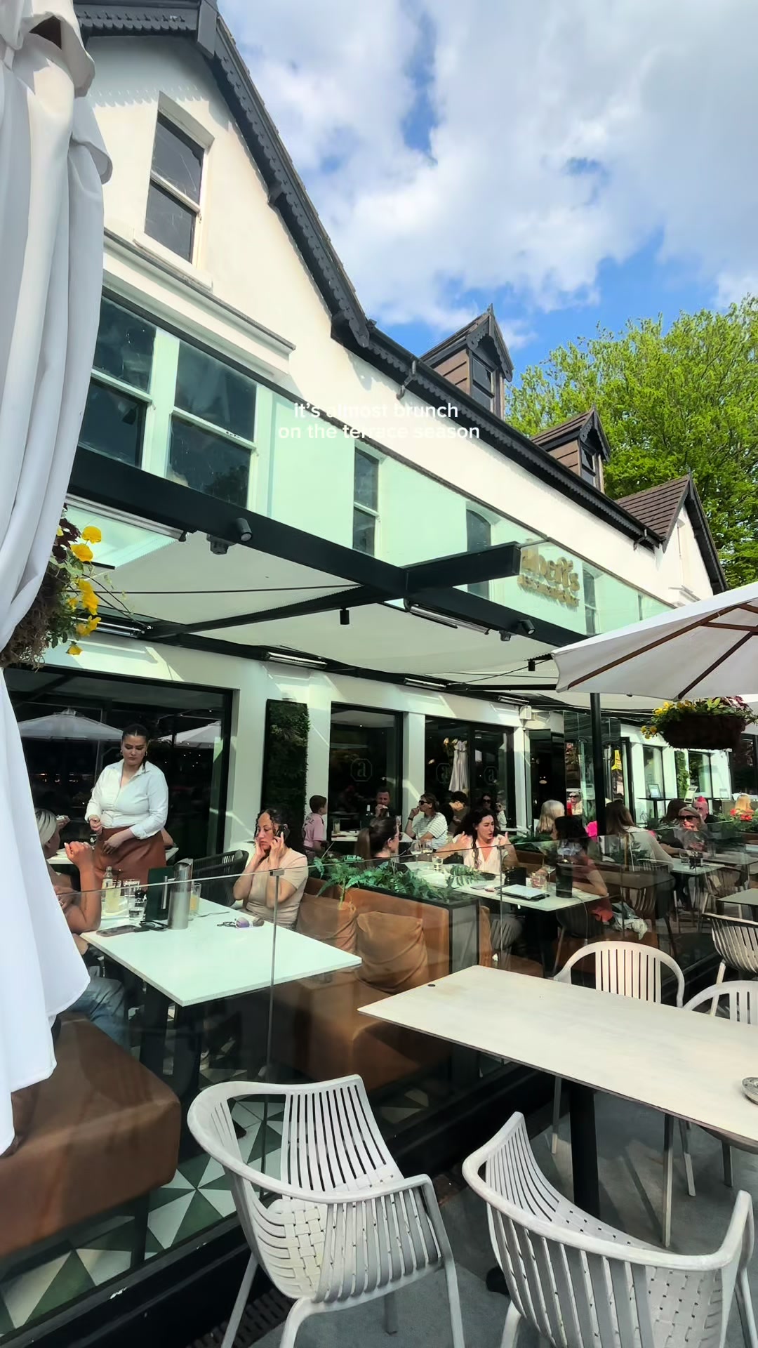 @AlbertsRestaurants