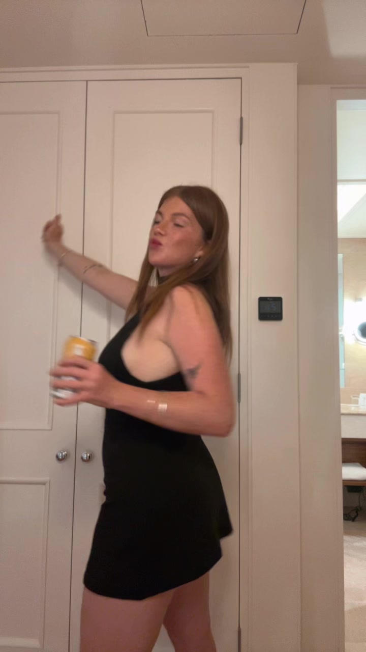 @hollysherwood22