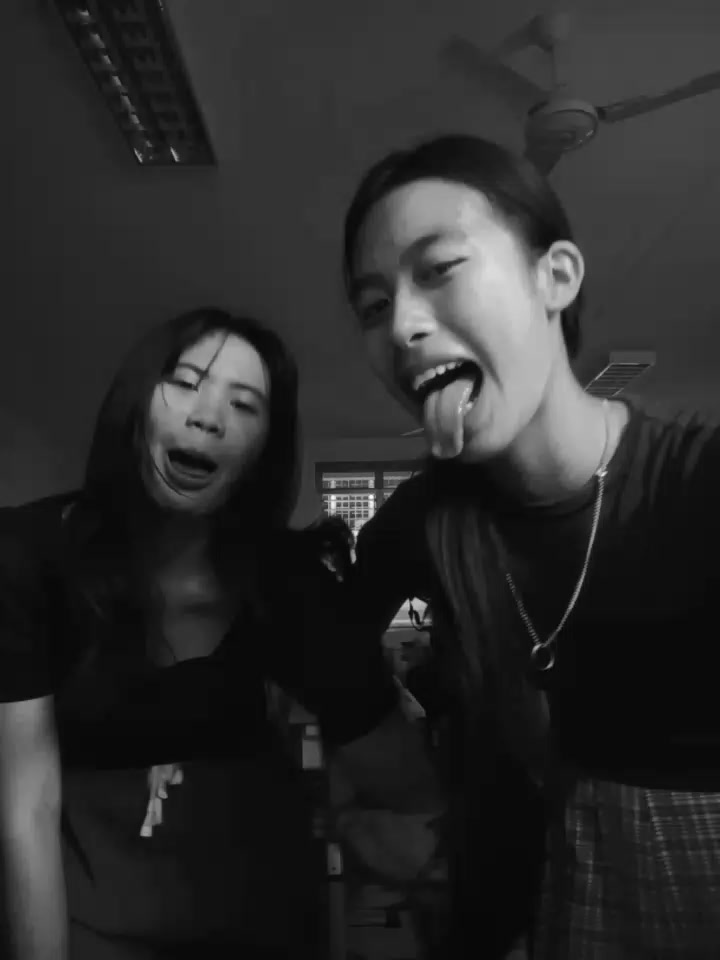 @👅