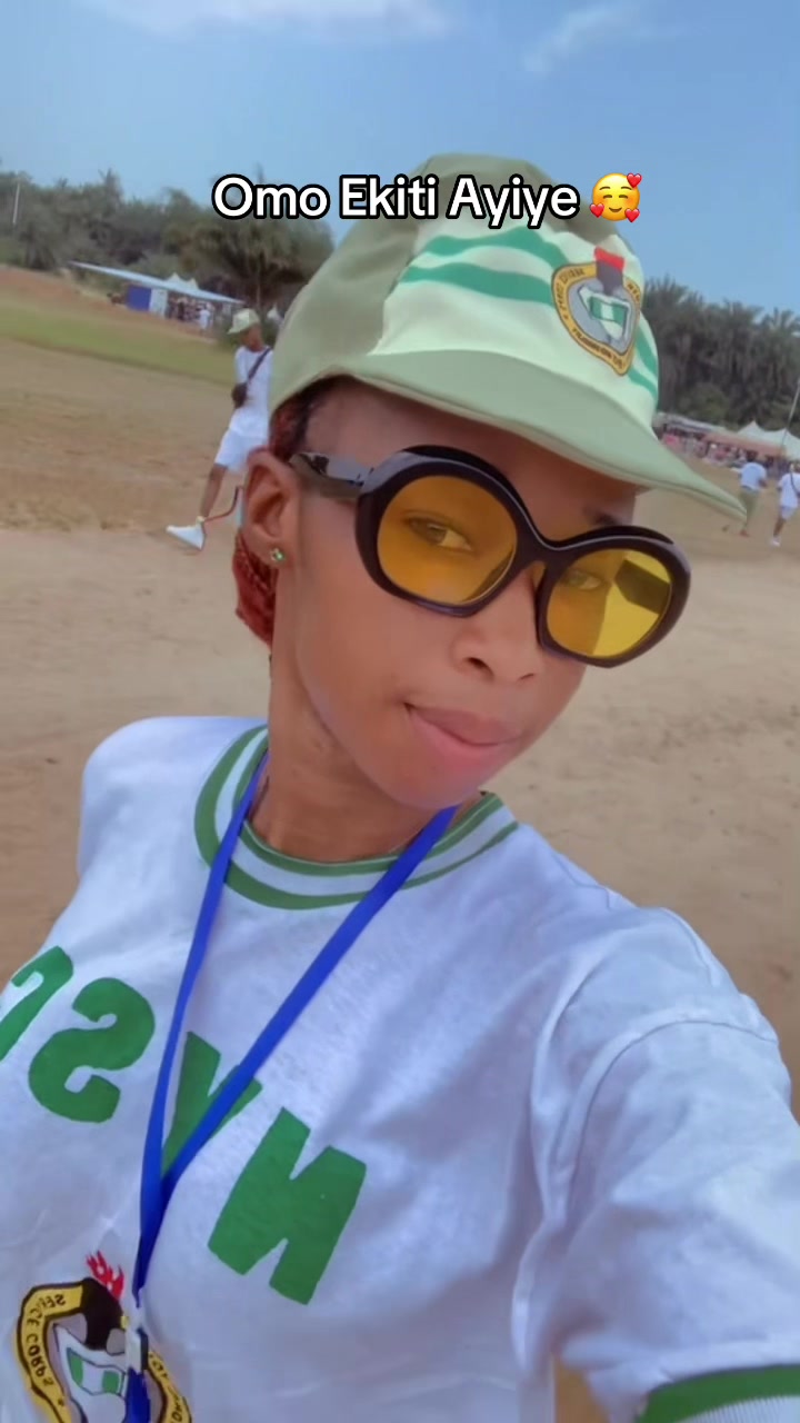 @AYOMIDEY THEEKITIGIRL 🤡