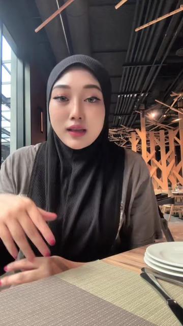 @Cik Puan Auni Founder Elyss