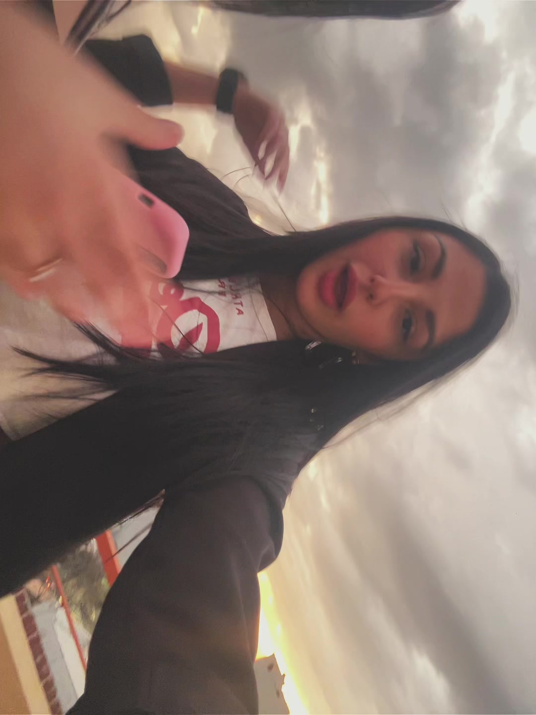 @Zoeegamb_