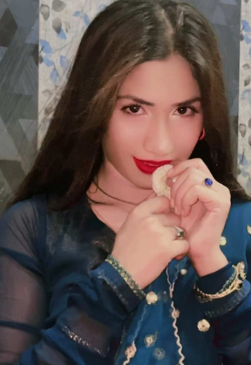 @Mahii_💔_Khan