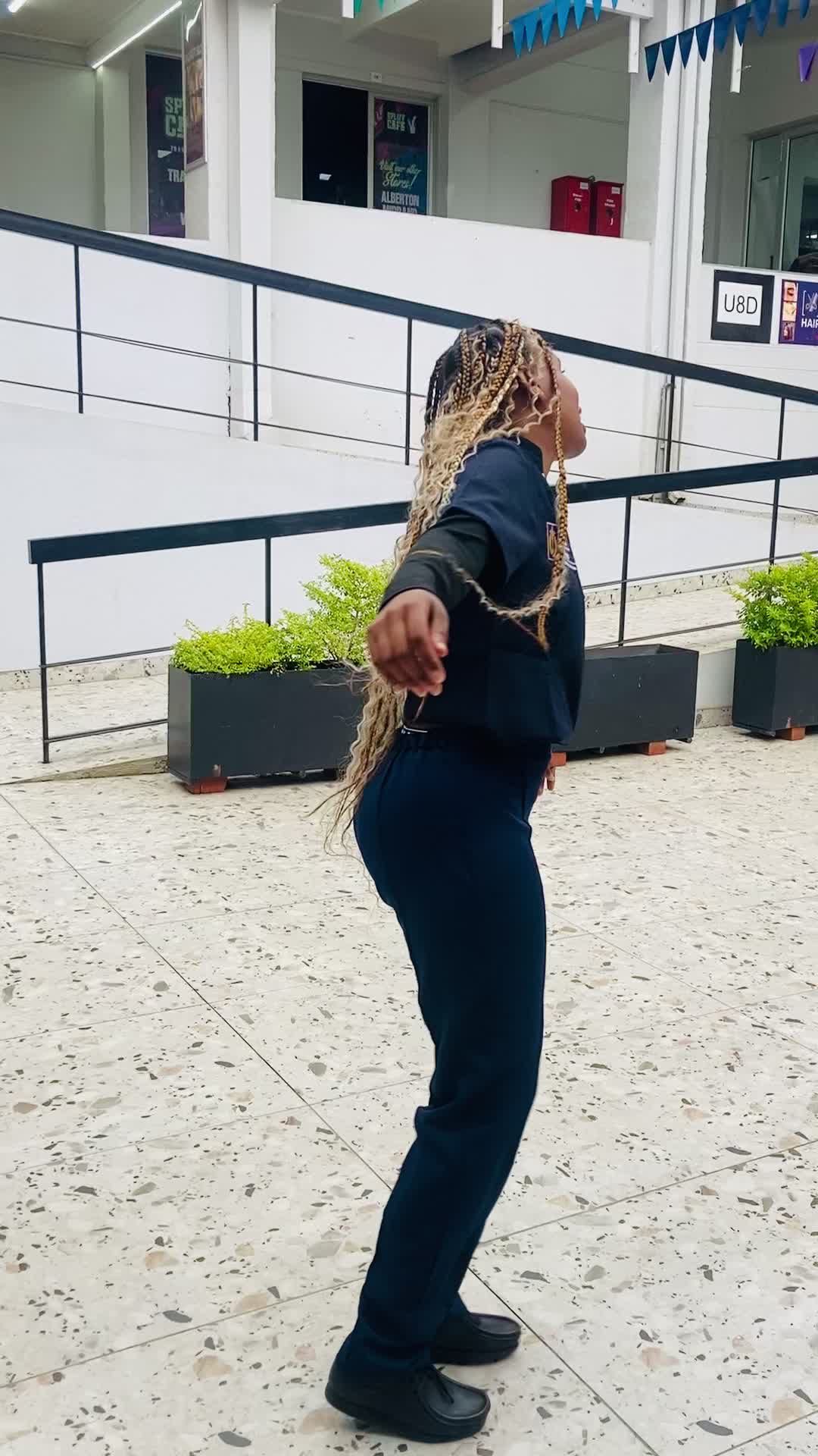 @L&egrave;&euml; Mnguni