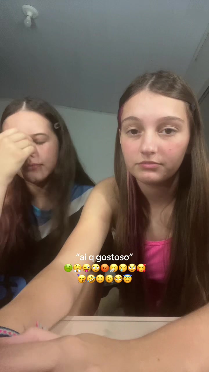 @🤼🏻♀️
