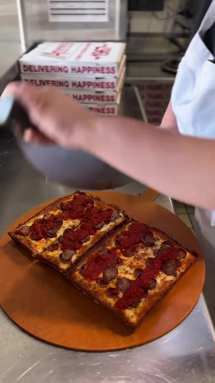 @Antonio&rsquo;s Pizza