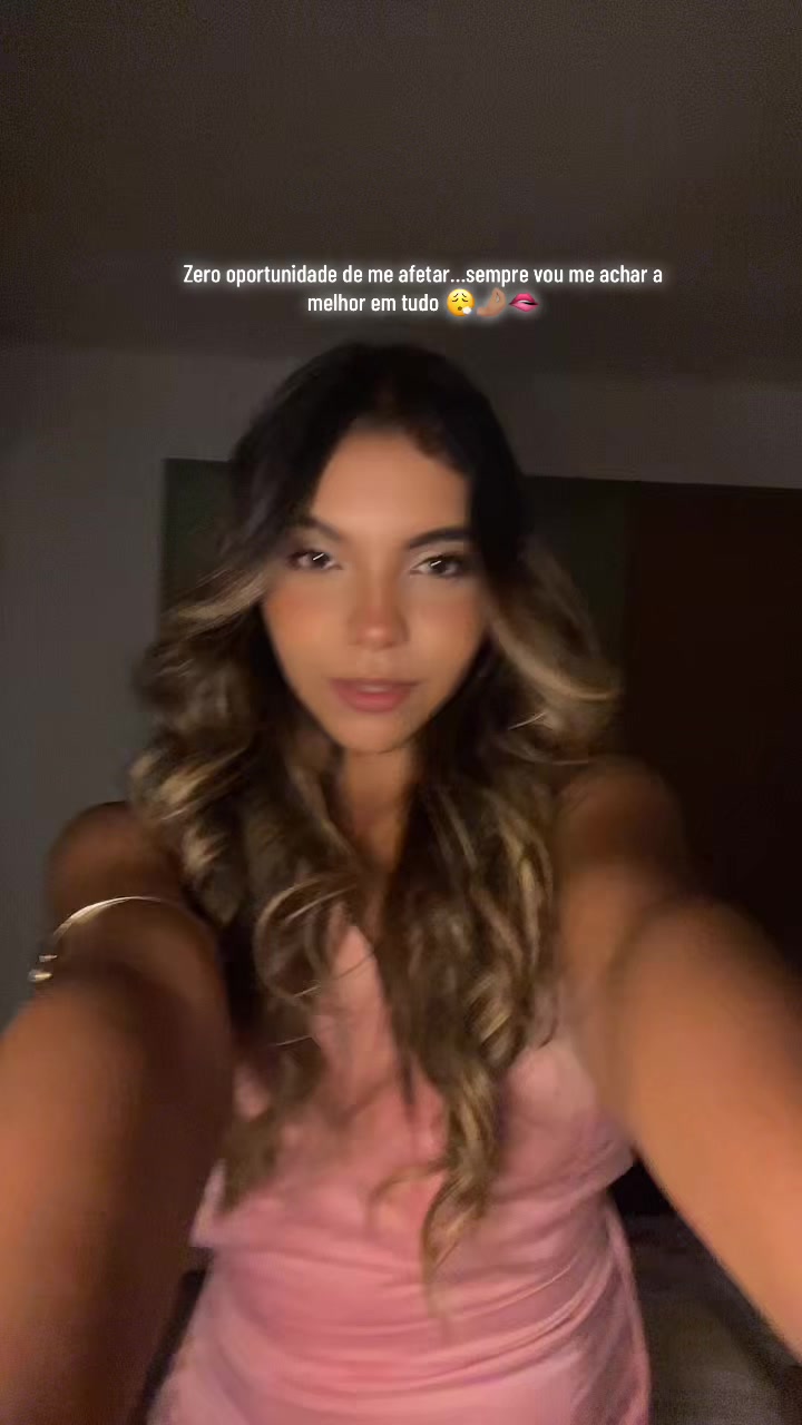 @Livia Tavares💌