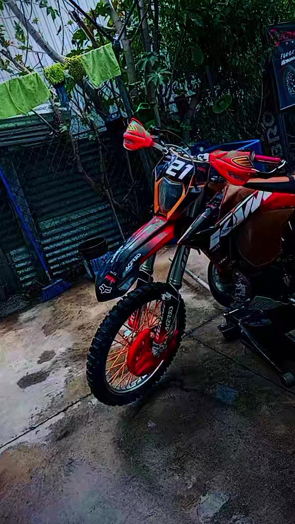 @solo motos Ariel 21