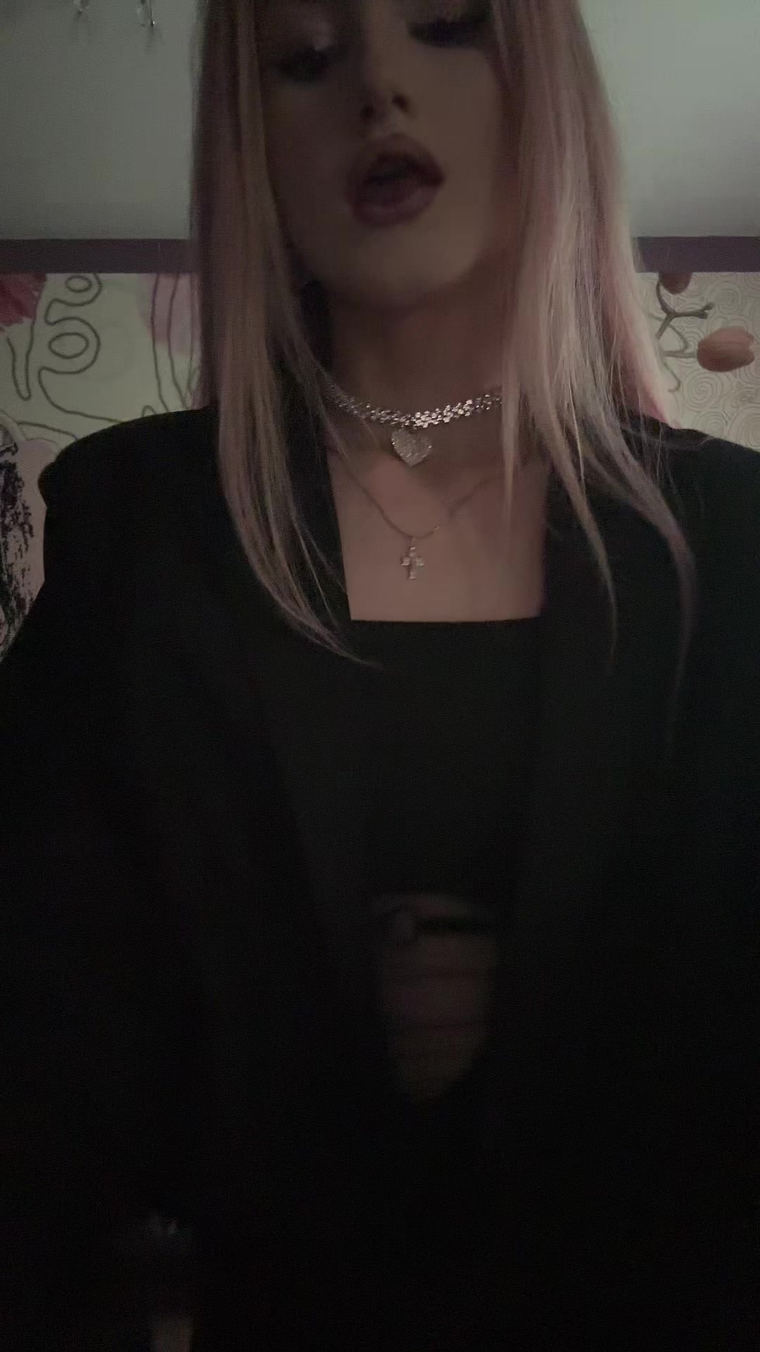 @༒