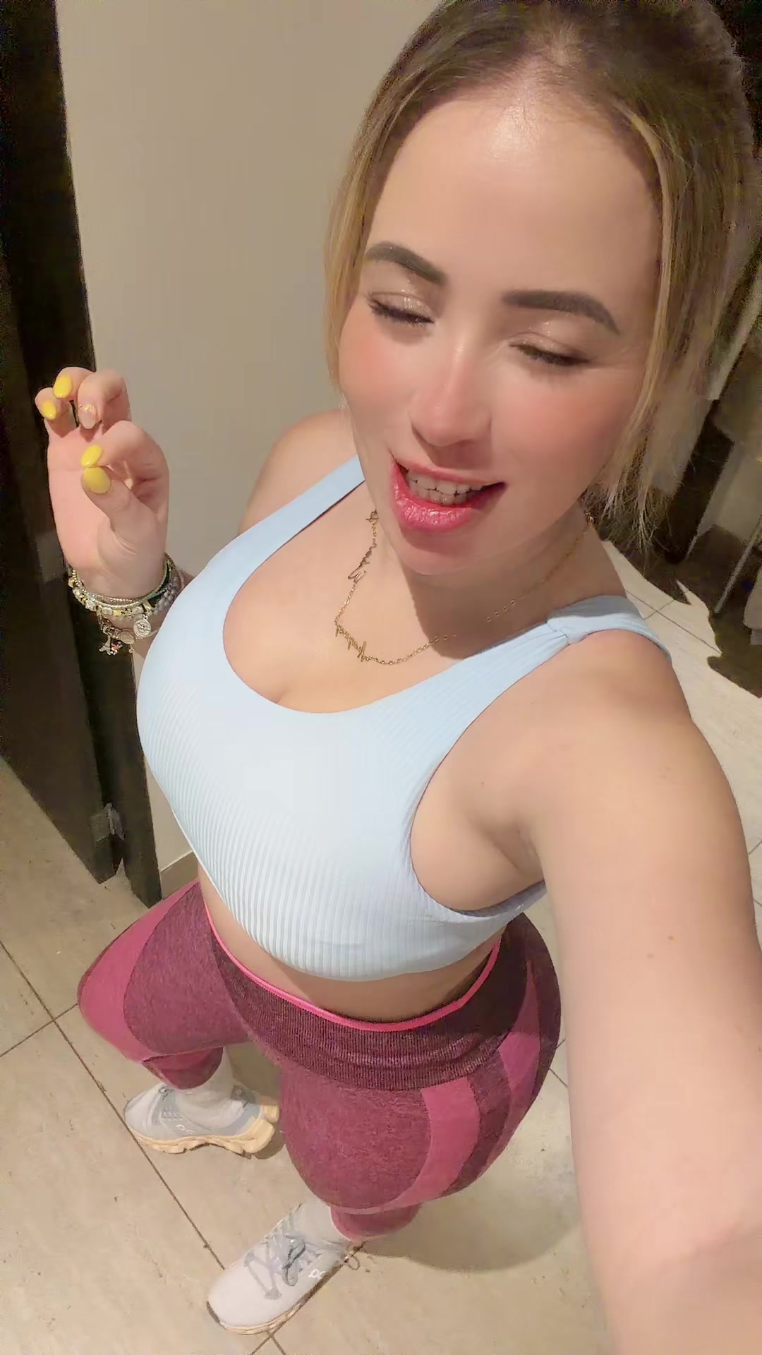 @Anayansy✨
