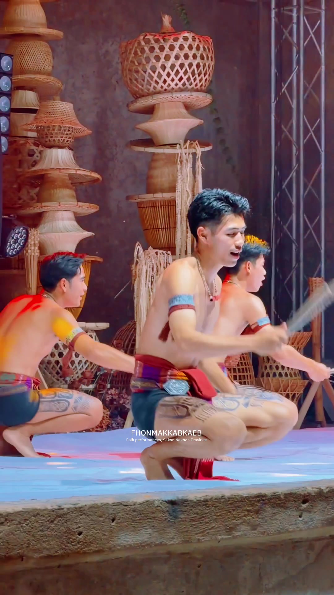 @นาคเล่นน้ำ