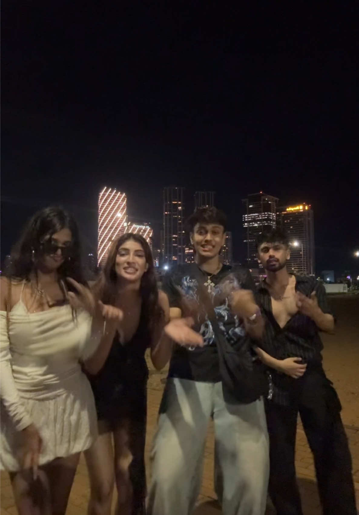 @| e e s H 🛵