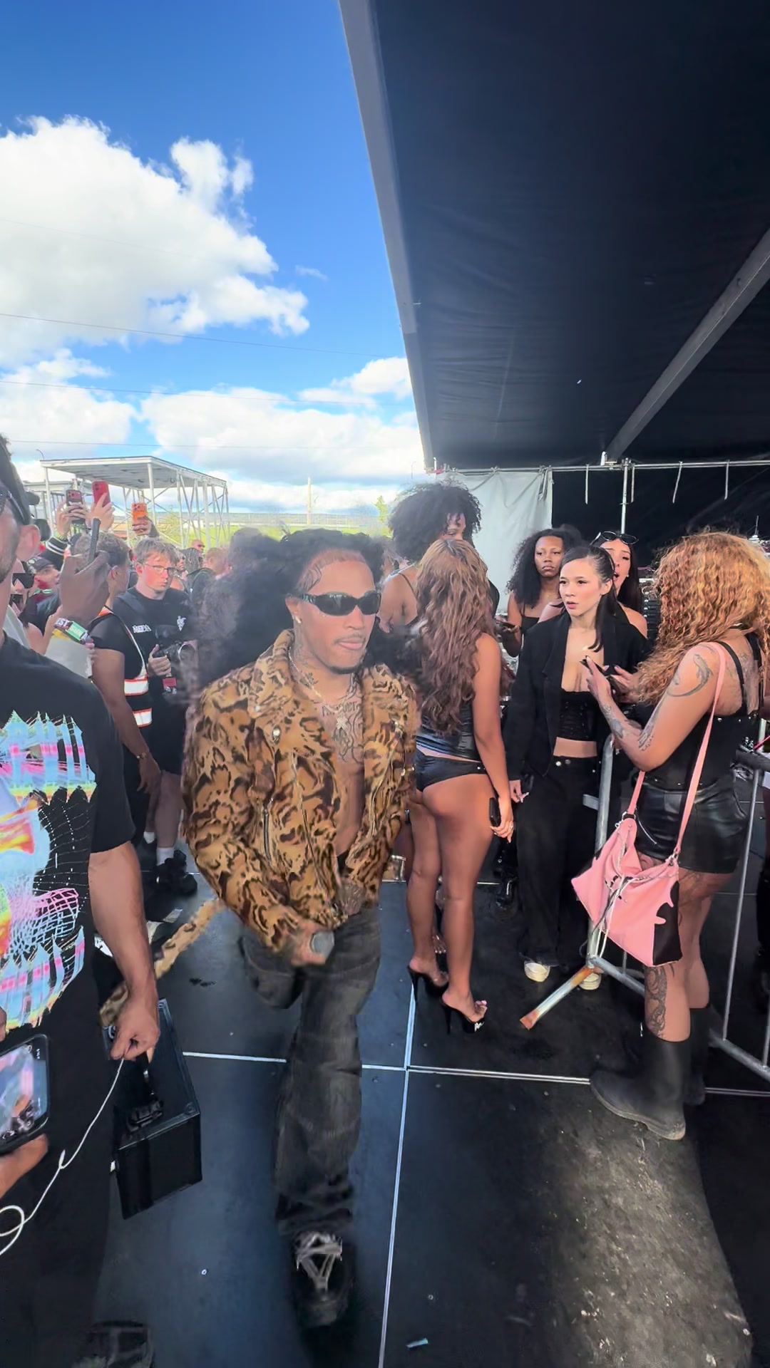 @CHI.TV