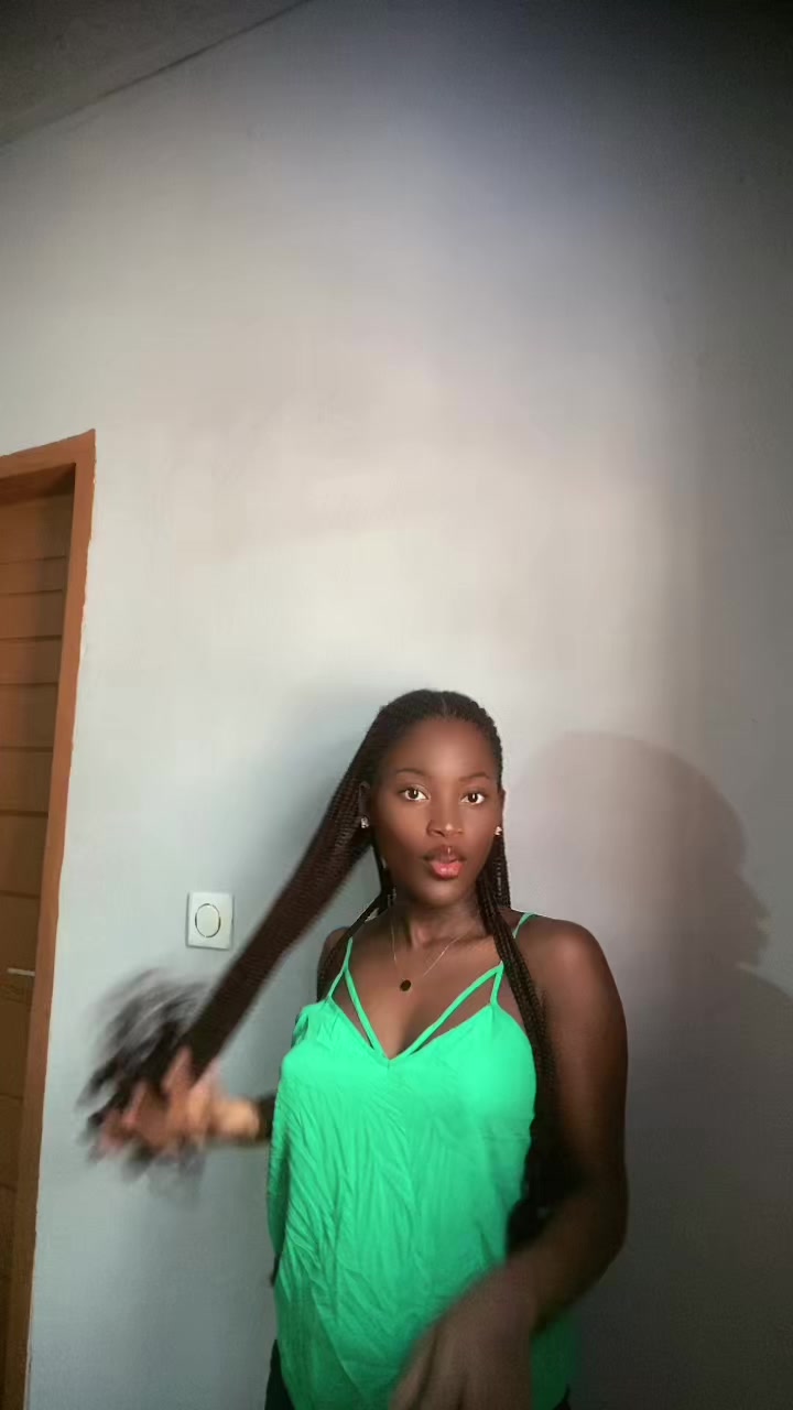 @CHEZ MISS HELENA 🛍💋🇨🇮