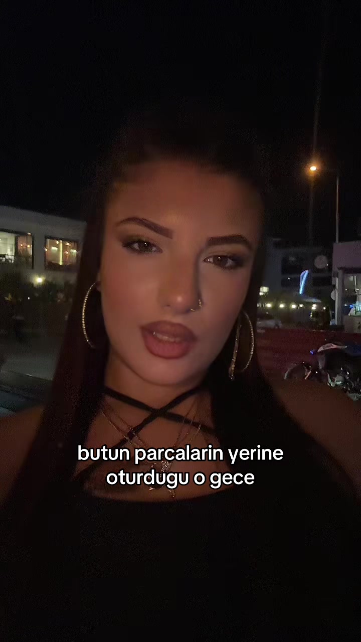 @Azra Eşref
