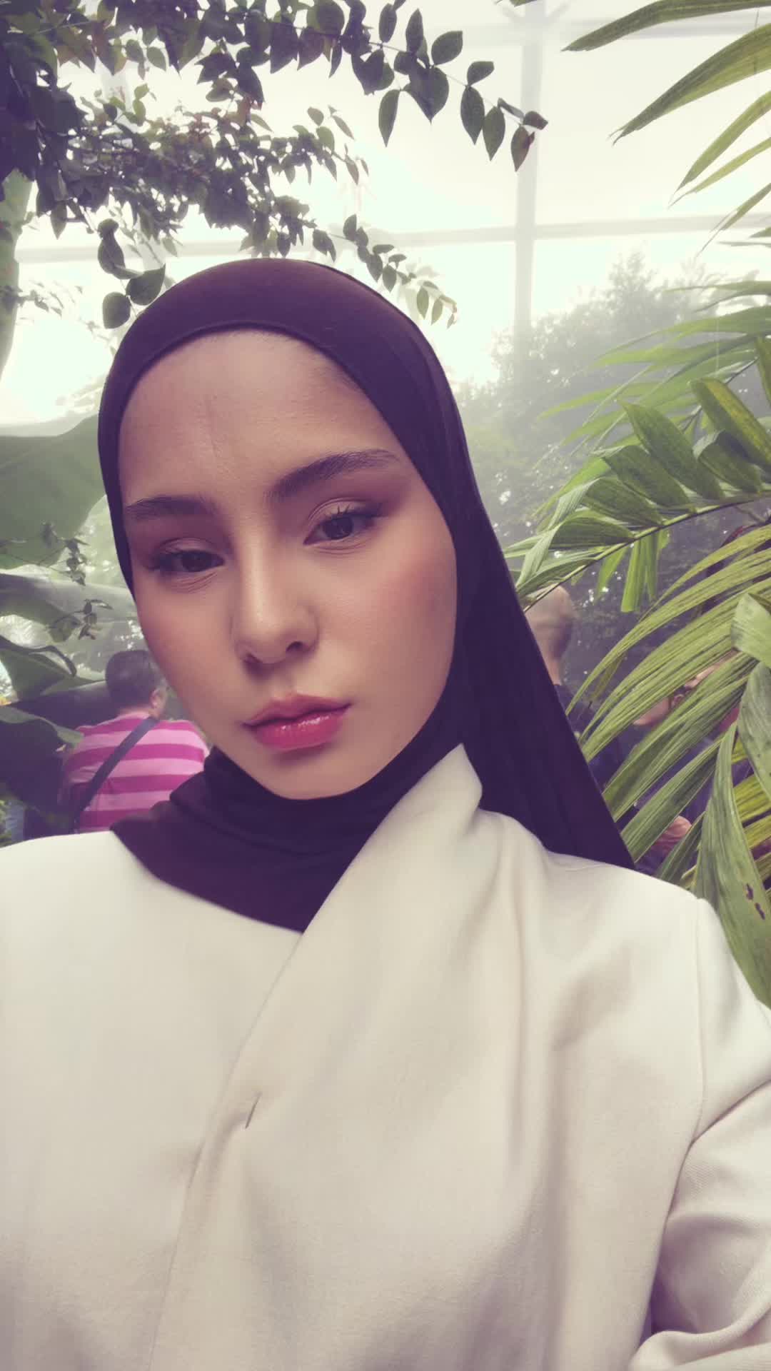@🧕🏻