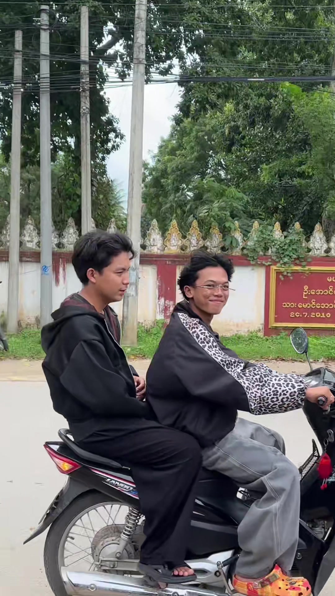 @ဂျိုကာ-Street Fashion ( J1 )