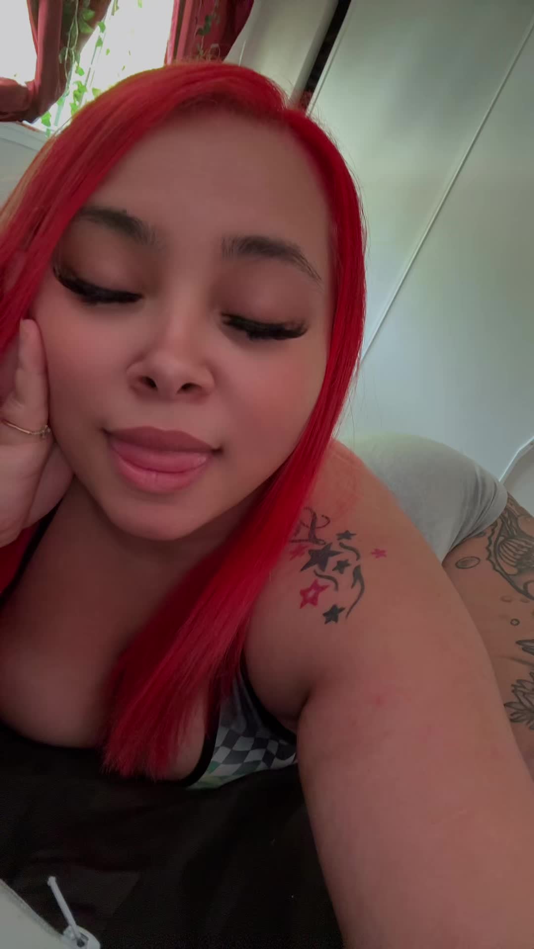 @Neeneecruz