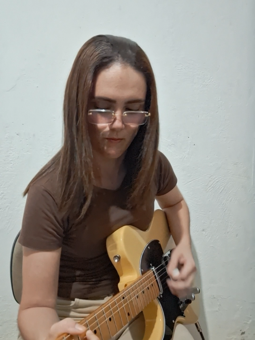 @Tocando Guitarra com Lays