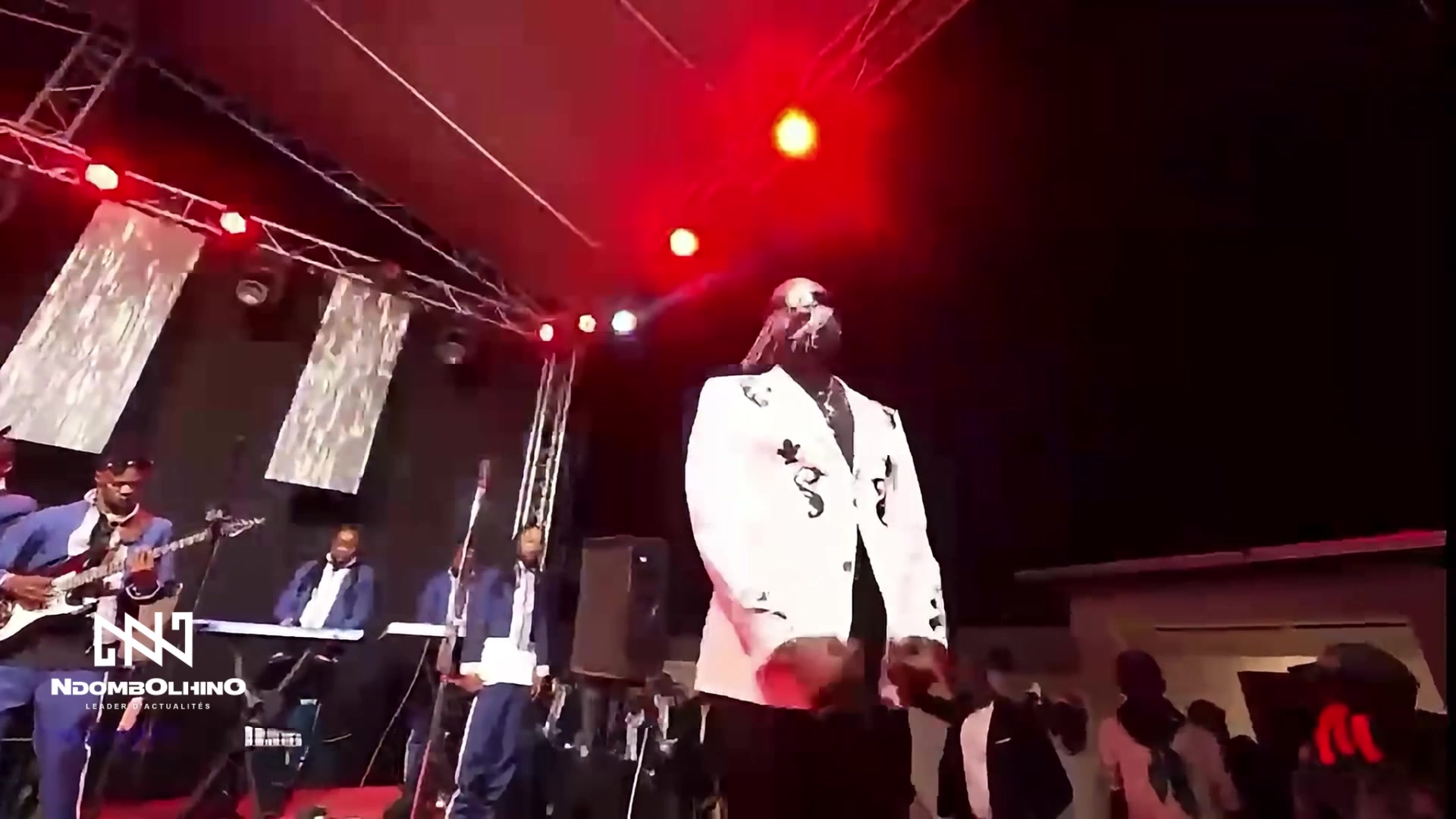 @NdOmbOlhinO