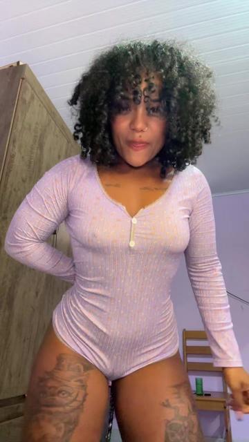 @Vickybrito A preta rara🧜🏾&zwj;♀️