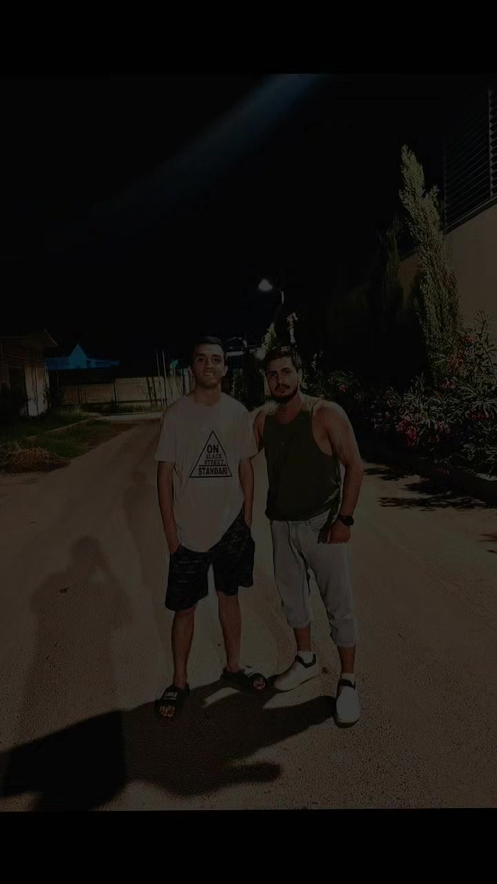 @Qeni2313