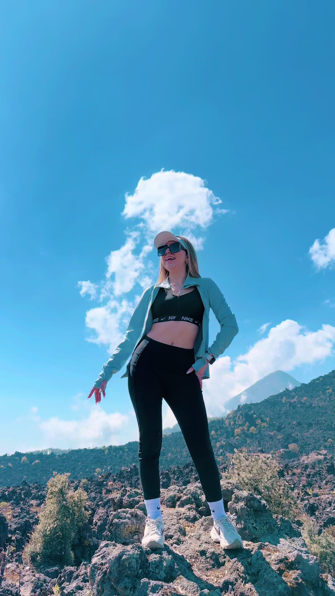 @LarisMaz