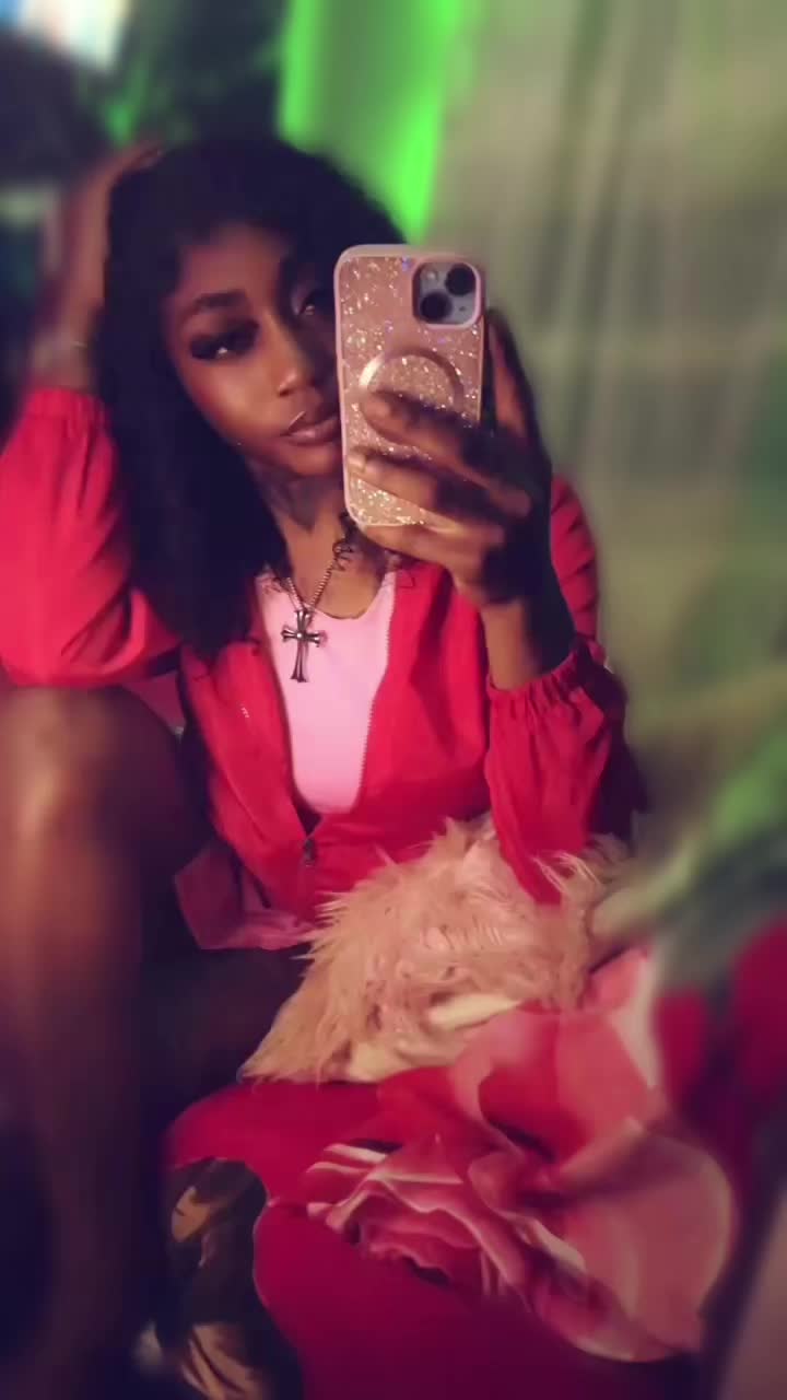@rochella34