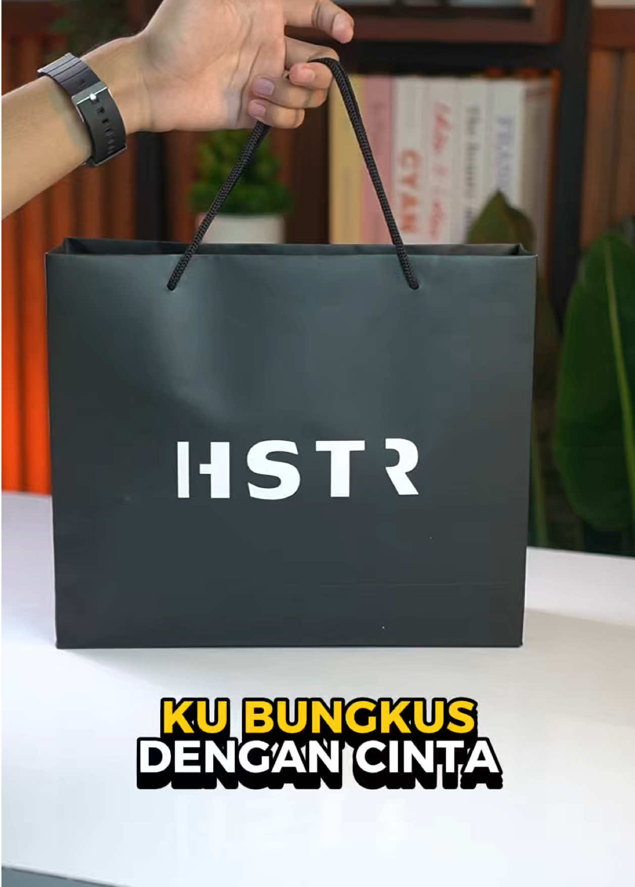 @HSTR.id