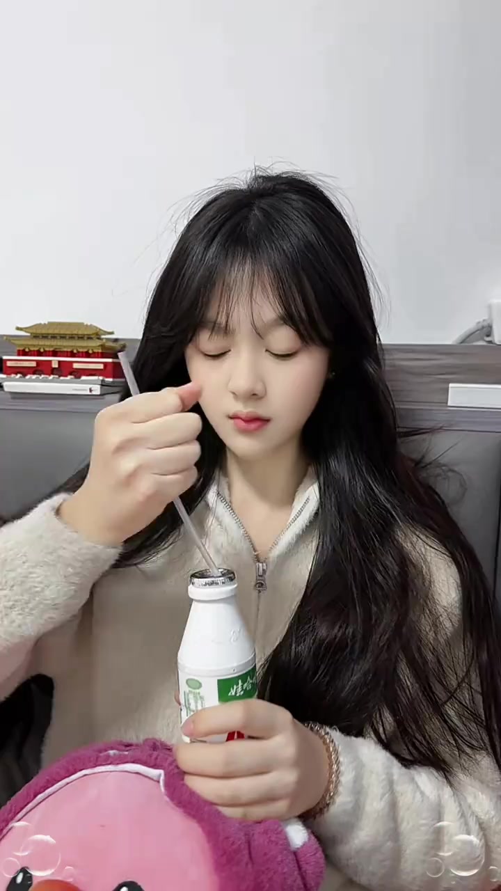 @Lì Yán(丽妍)
