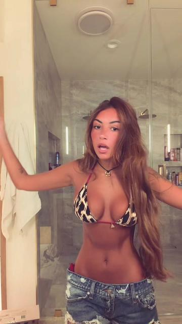 @gabriela moura
