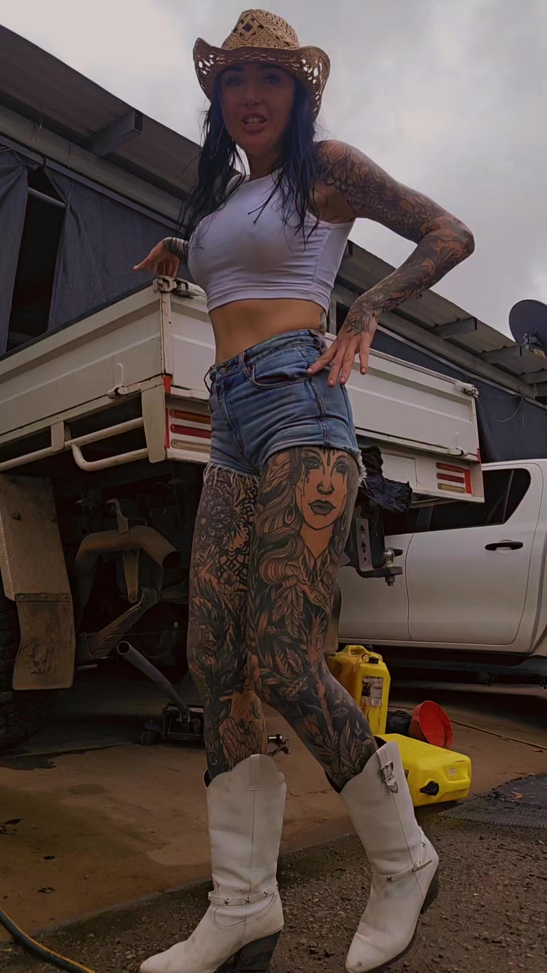 @Insta: tattedflapzz