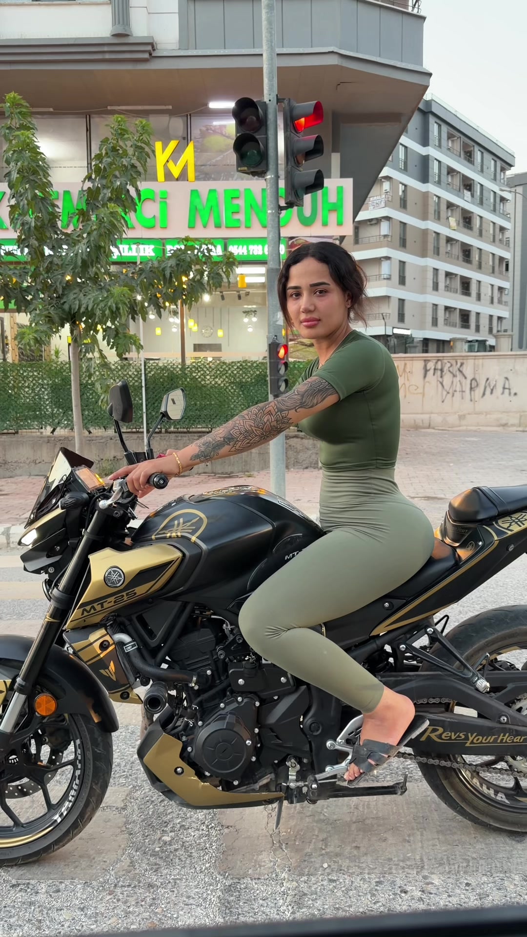 @melekazad