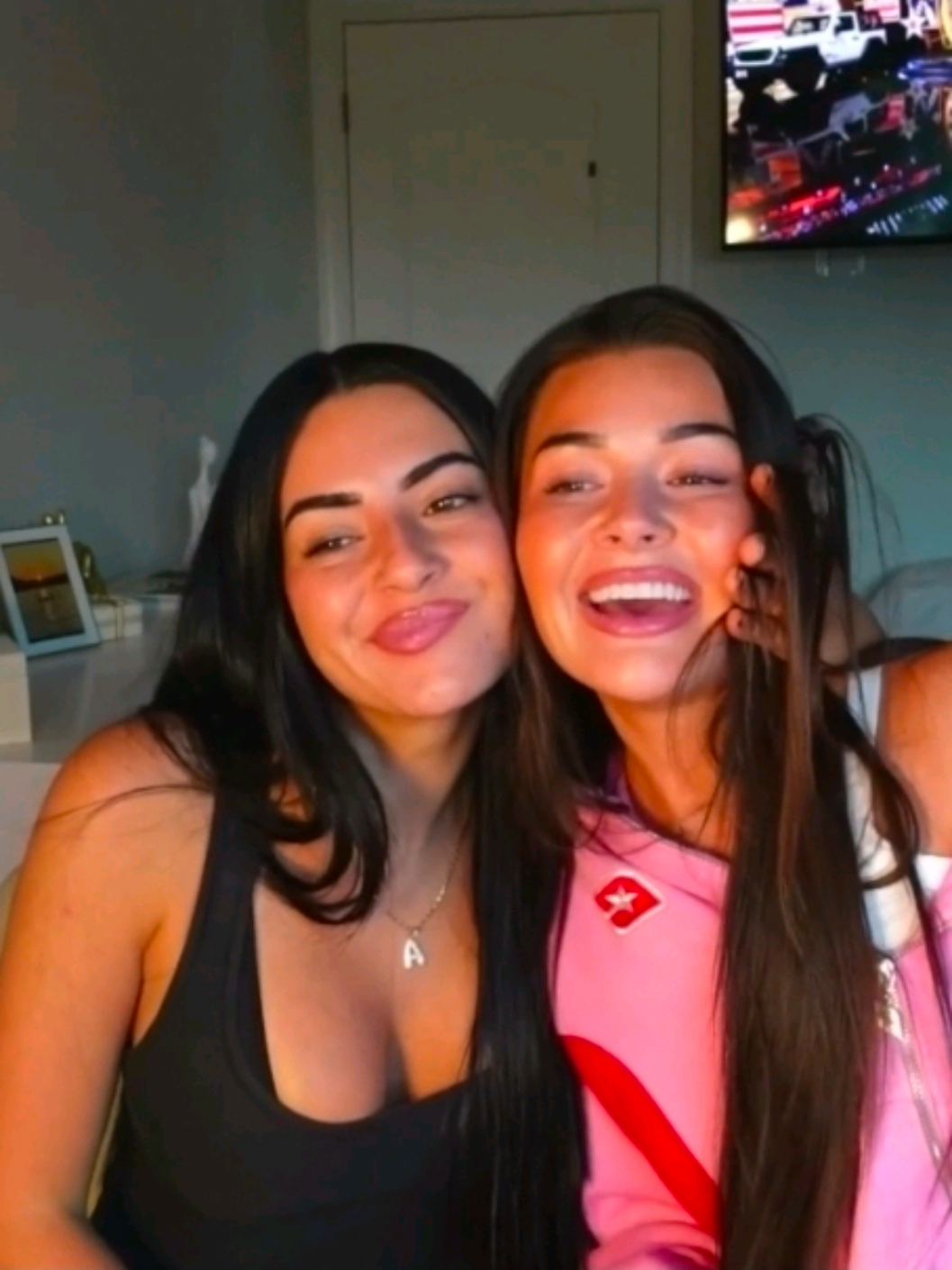 @𝚌𝚑𝚊𝚖𝚋𝚎𝚛𝚕𝚘𝚘𝚙𝚜