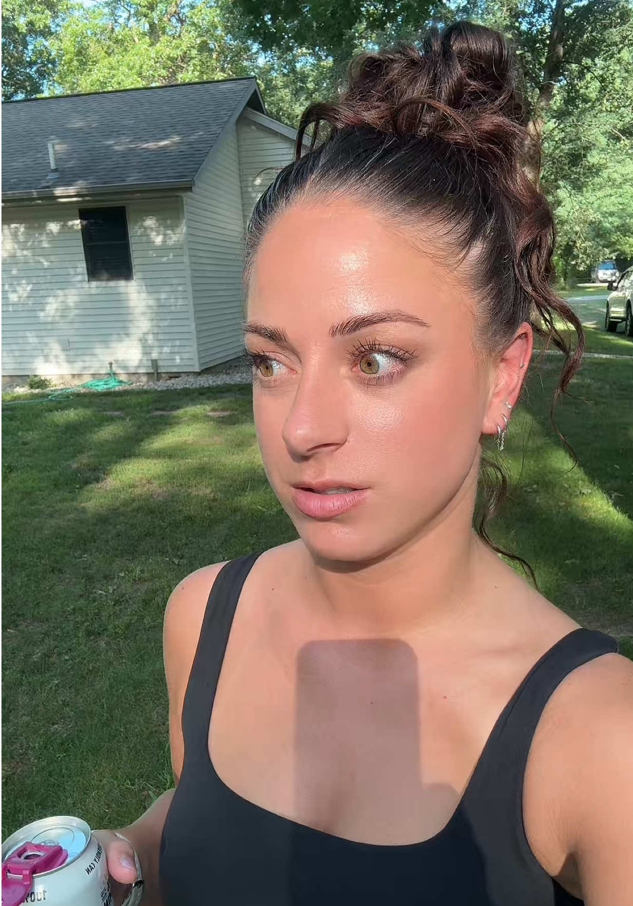 @HappilyHillary