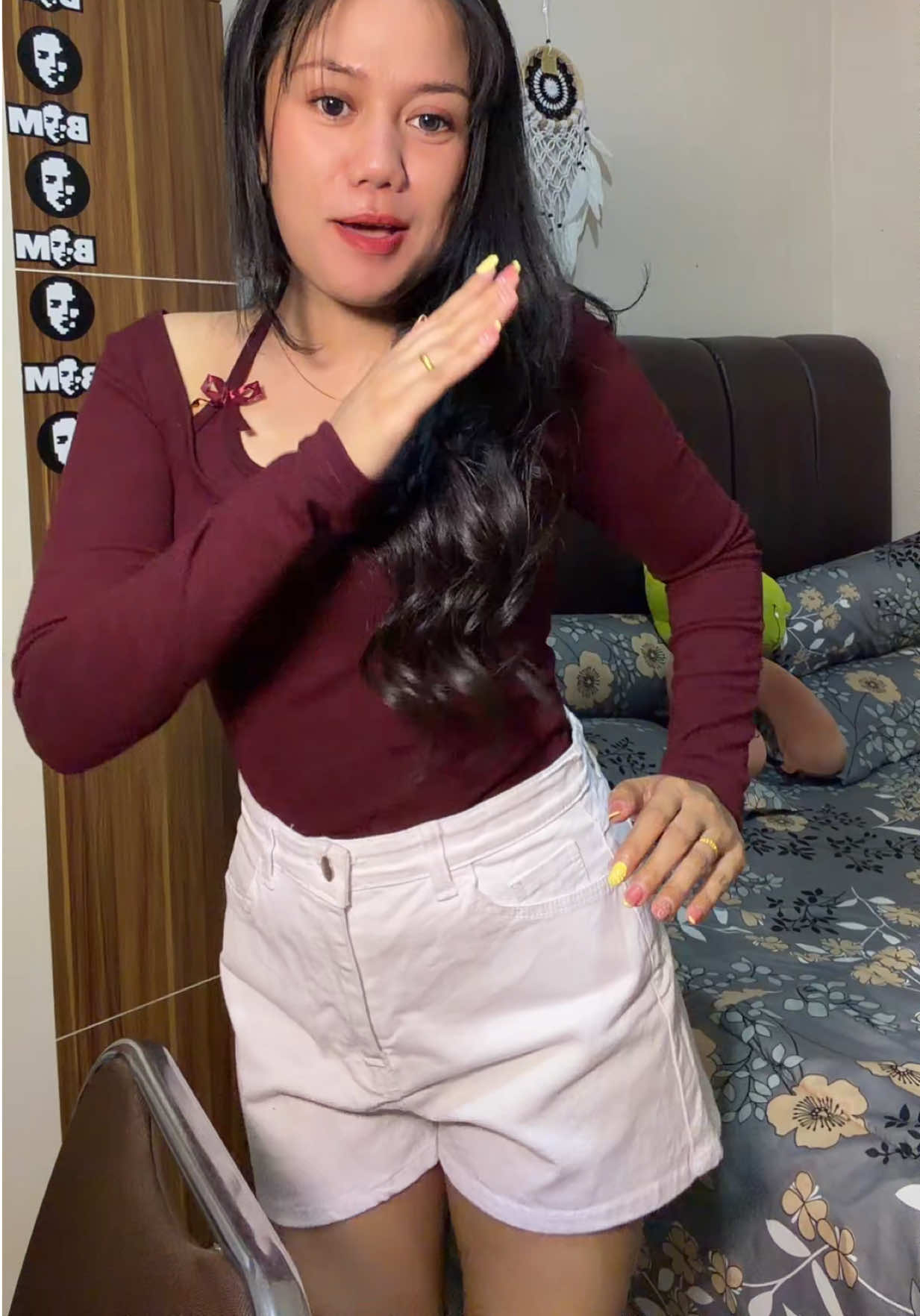 @𝐀𝐩𝐫𝐢 𝐒𝐢𝐡𝐨𝐦𝐛𝐢𝐧𝐠