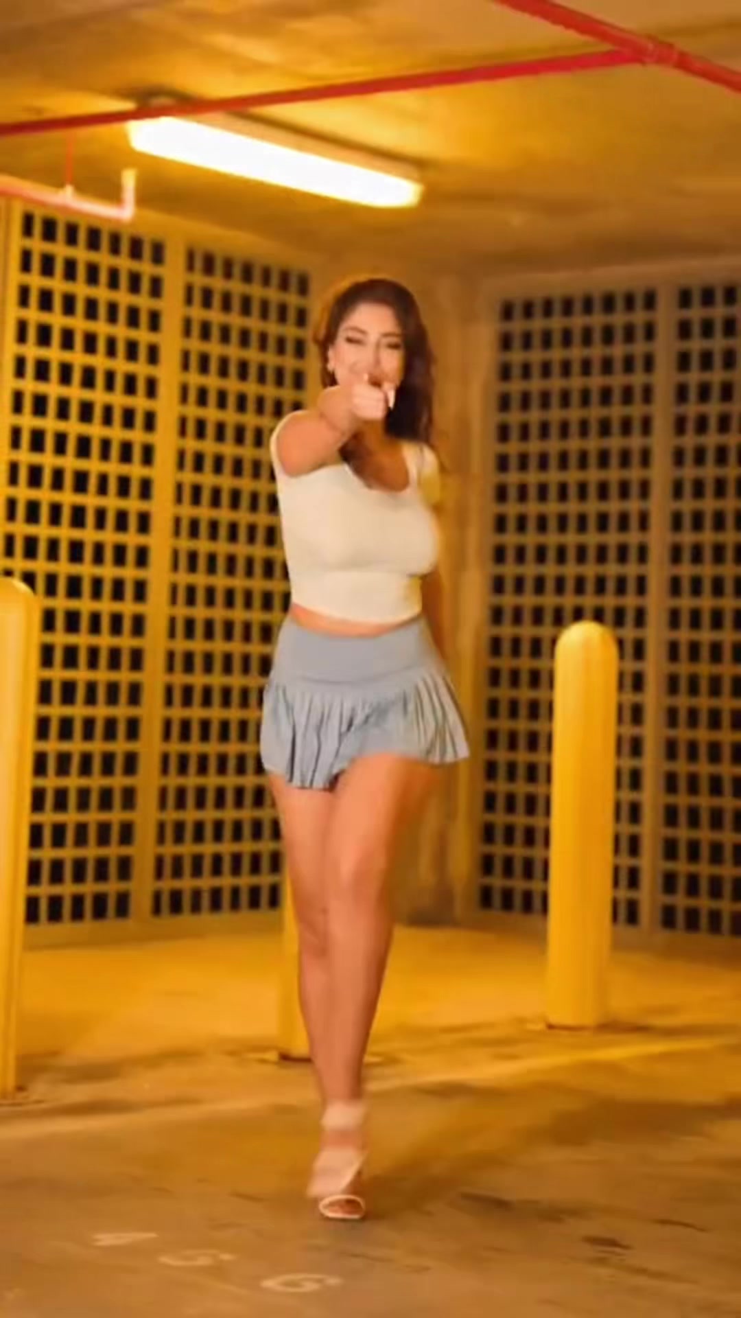 @44elana3