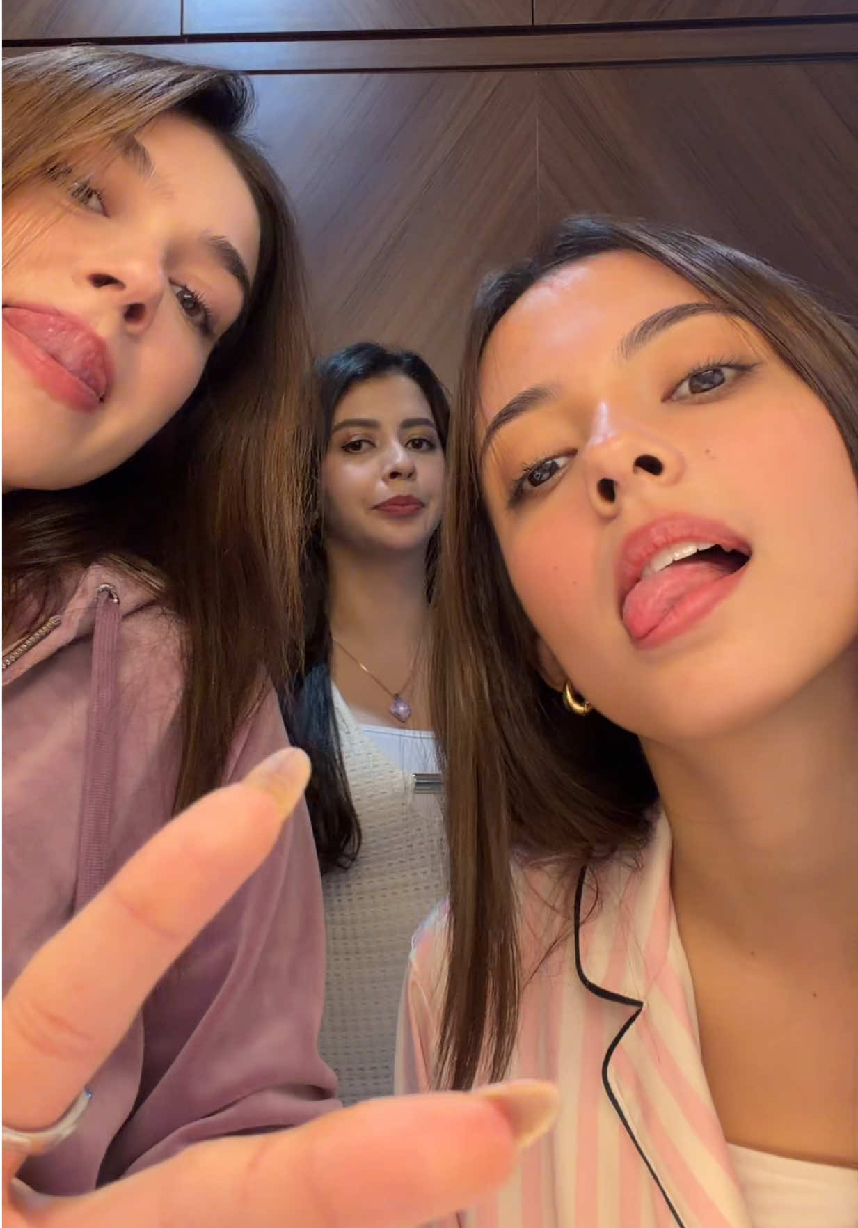 @👾