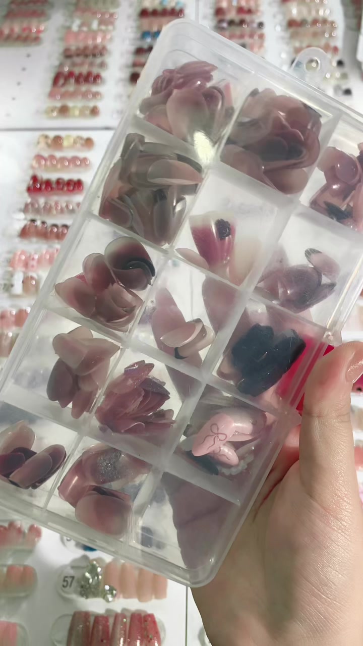 @Molly Nails Ind